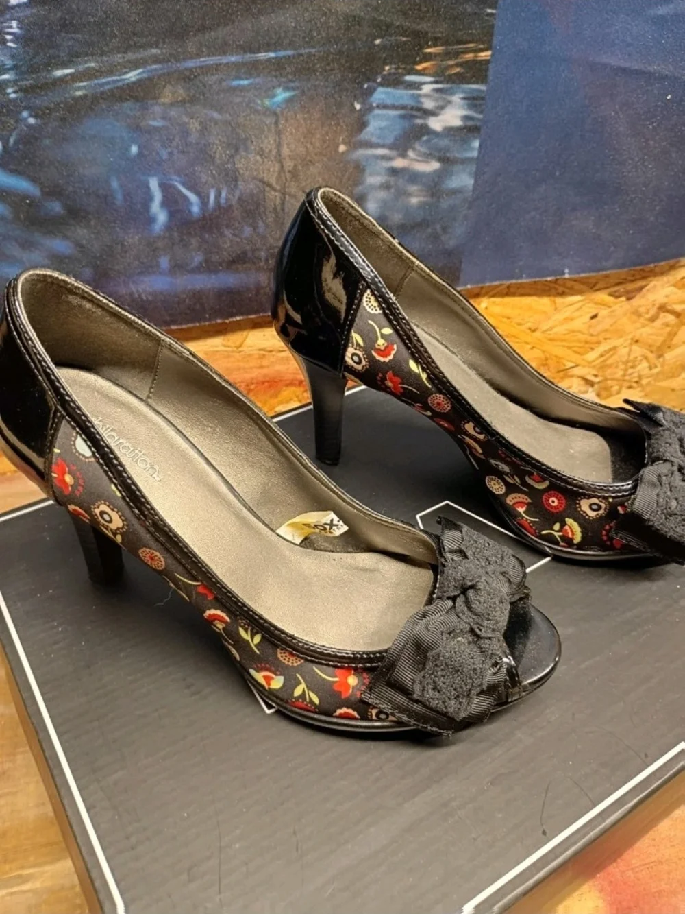 Xhilaration Women’s Peep Toe Pump Floral Bow Synthetic Slip-On Black 7